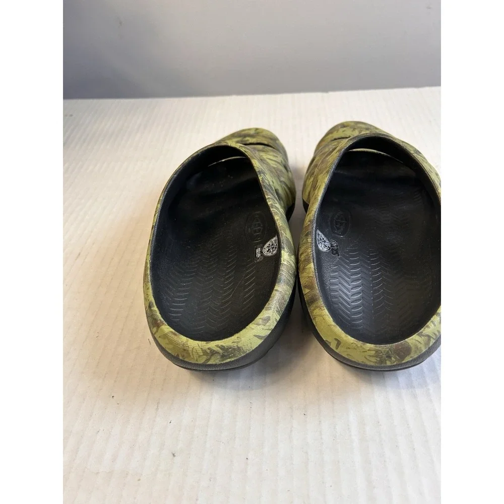 Keen Yogui‎ Arts Slides Slip On Sandals Closed Toe Camo / Black EUC W9.5/ M7.5